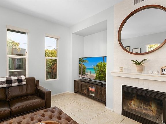 4th image of 2944 Escala Cir