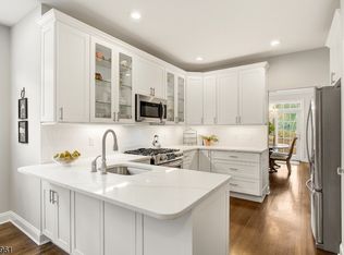 102 Lindabury Ln, Califon, NJ 07830