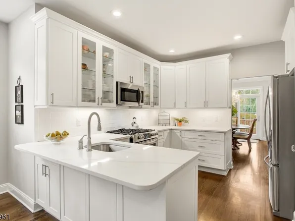 102 Lindabury Lane, Tewksbury Twp., NJ 07979