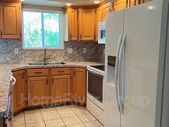 5th image of 3751 E Silverwood Cir