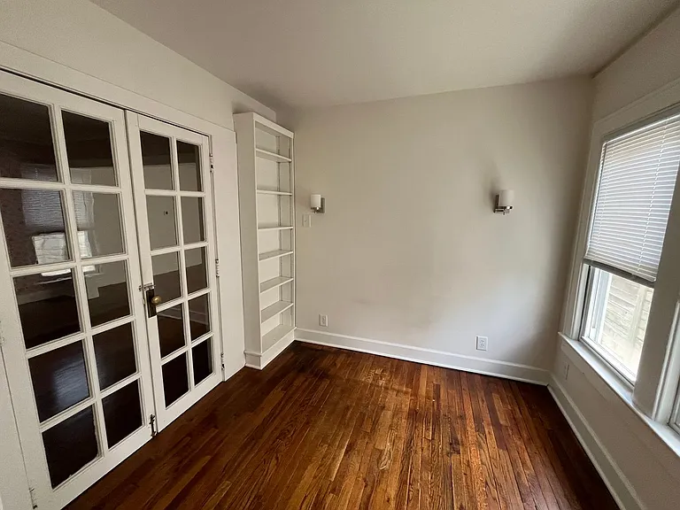 1005 E Wylie St — Photo 16