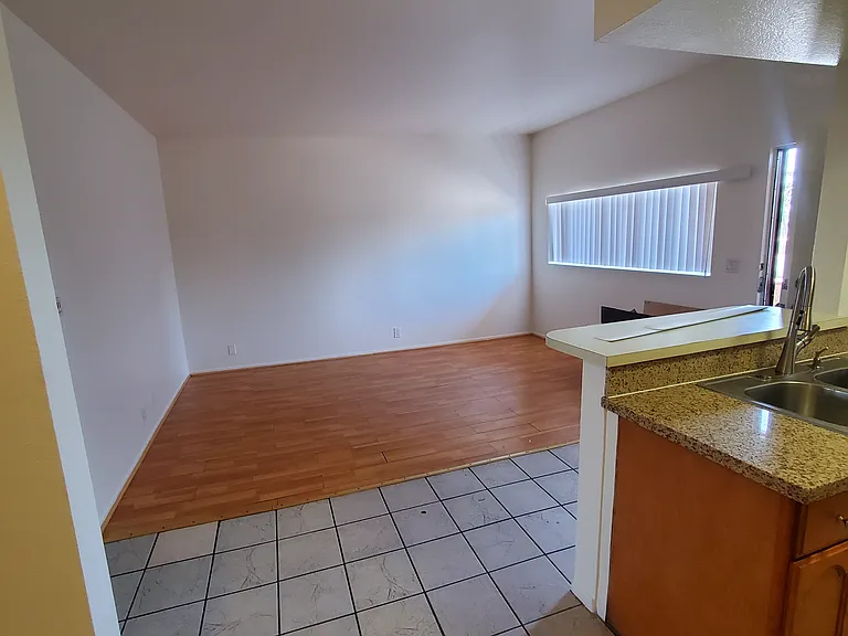 855 W 102nd St #7 — Photo 15
