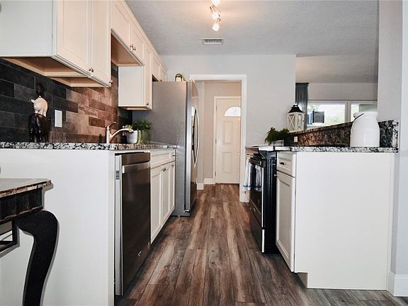 4th image of 1150 Woodbrook Dr