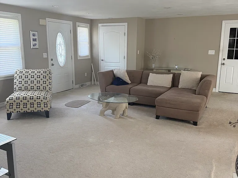 125 Florida Rd S — Photo 3