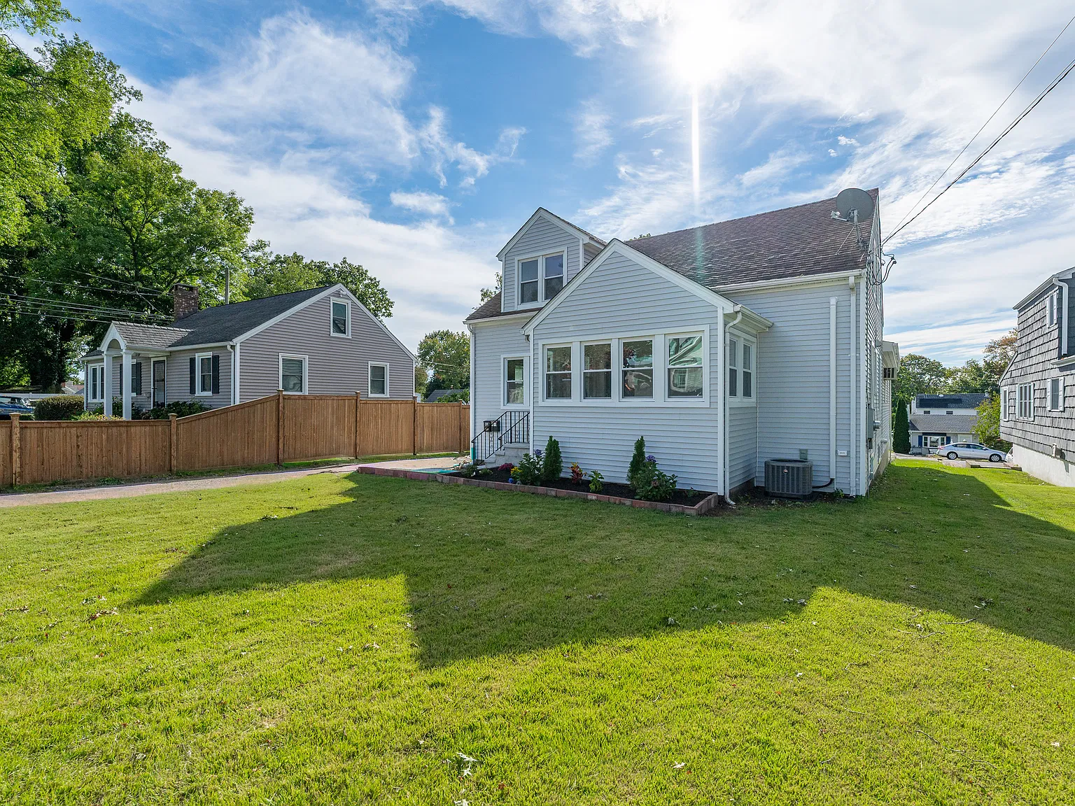 5 bed, 2000 sqft, $3,750 — Photo 2