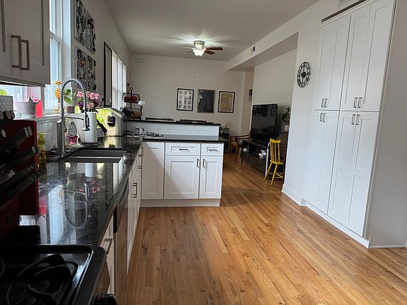 4th image of 1618 W Le Moyne St APT 4