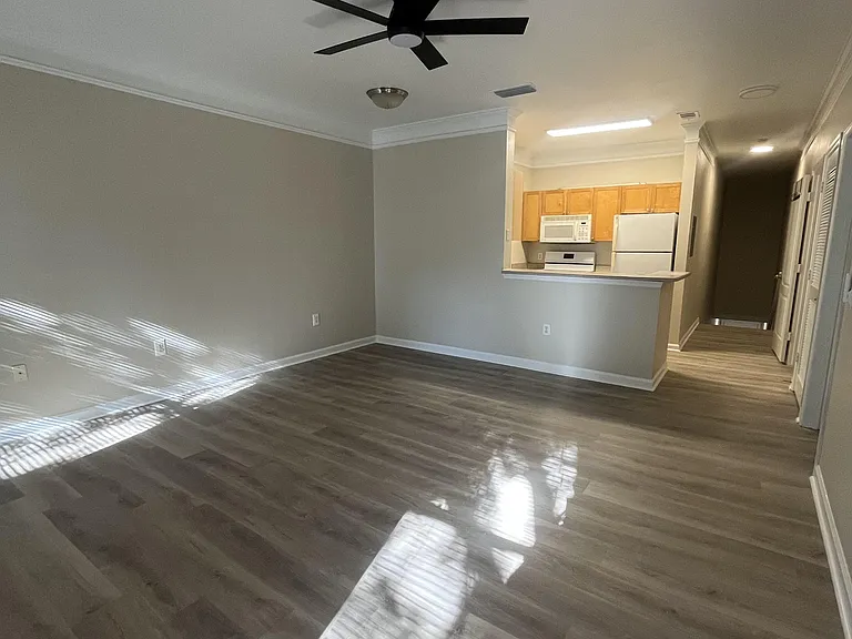 19920 Villa Ridge Dr #1-206 — Photo 2