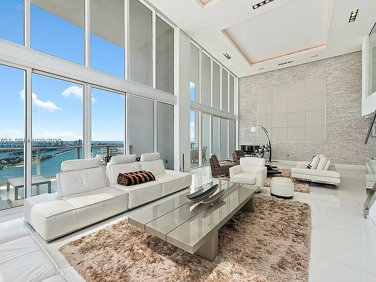 1040 Biscayne Blvd #Penthouse 4403 — Photo 2