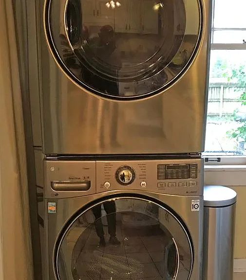 LG washer/dryer with steam clean