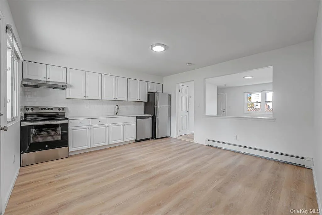 4 bed, 2.5 bath, 1500 sqft, $4,300 — Photo 4