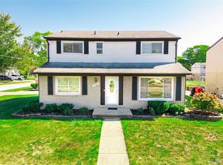 27166 Sutherland St, Southfield, MI