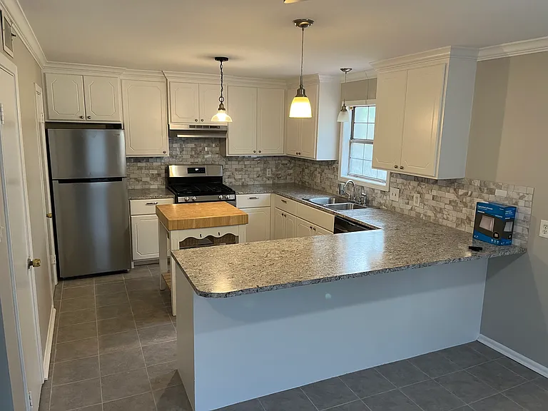 303 Foster St — Photo 3
