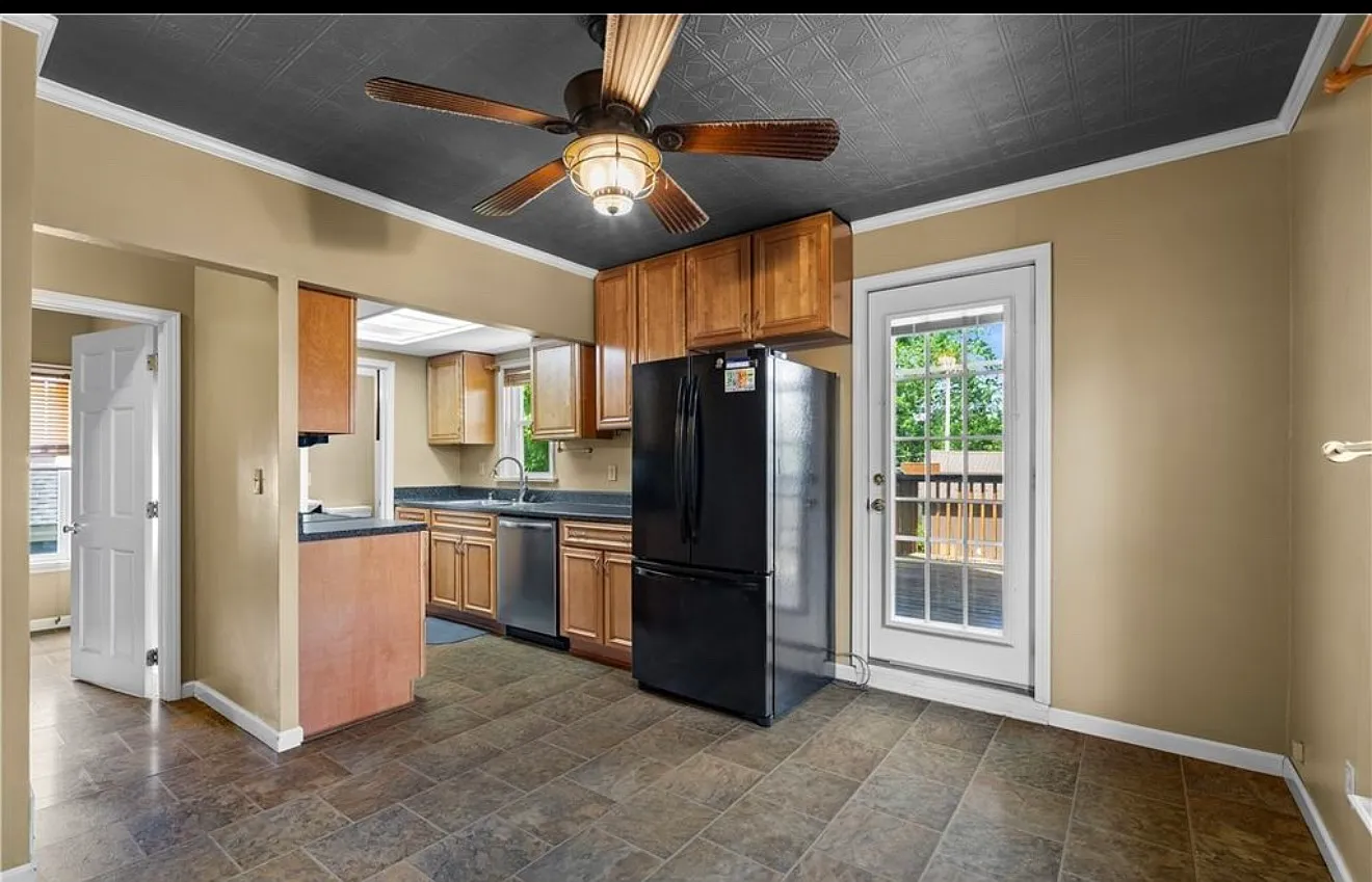 3 bed, 1600 sqft, $1,750 — Photo 1