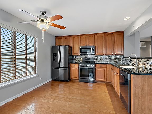 4th image of 2251 Vanderbilt Dr #C