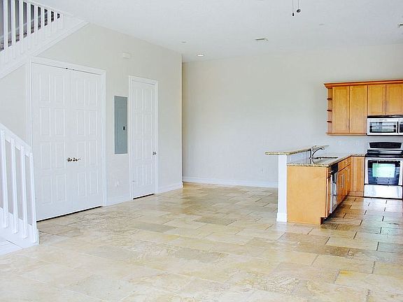 3rd image of 2352 Wilton Dr #E