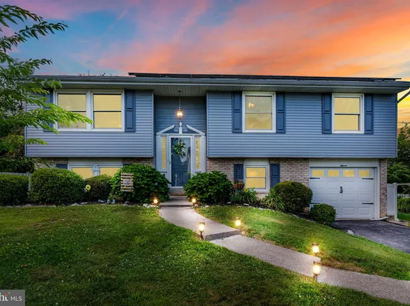 11 Manor Dr, Mechanicsburg, PA 17055