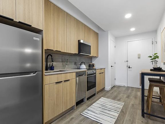 5th image of 2455 3rd Ave APT 5C