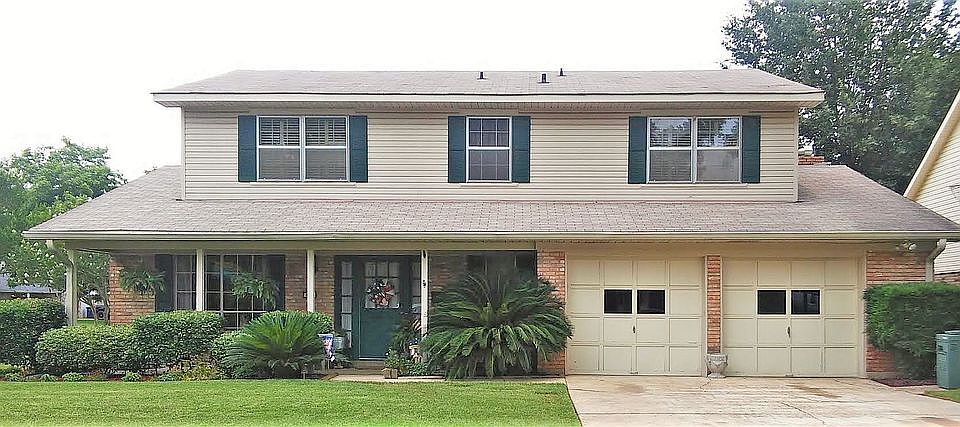 1st image of 402 Brighton Ct