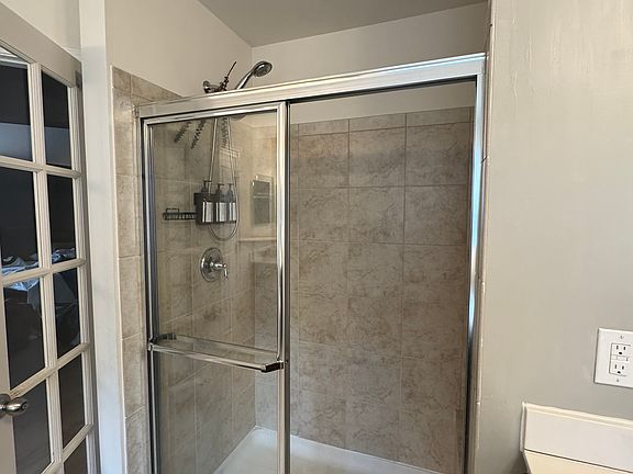 4th image of 4 Canberra Ct