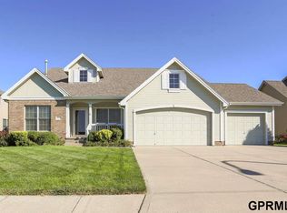 18370 Dewey Ave, Elkhorn, NE 68022
