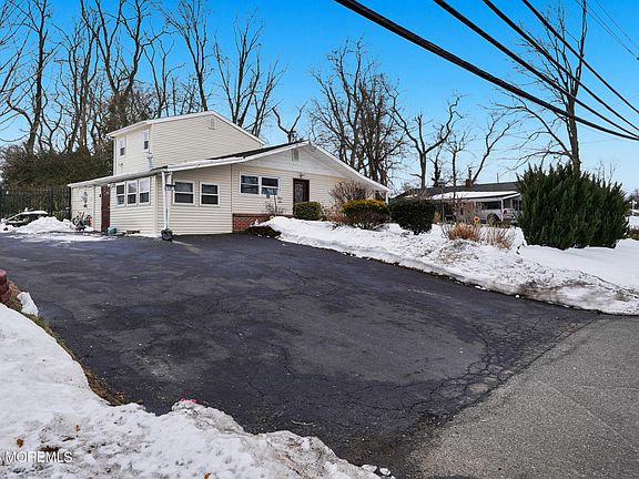 4th image of 608 Wayside Road