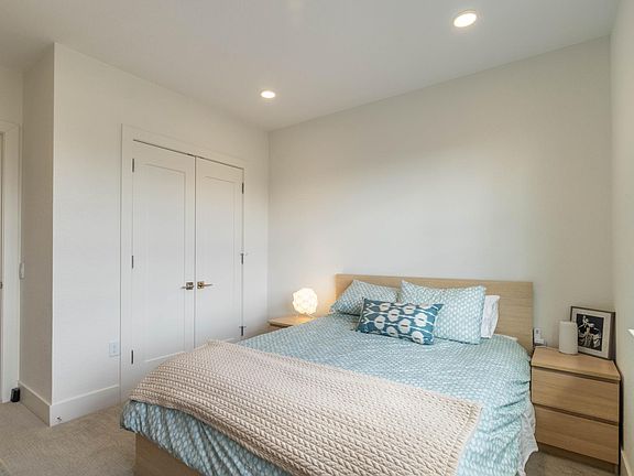 3rd image of 431 E Bayaud Ave #310