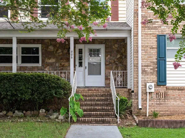 606 Cahaba Manor Ln, Pelham, AL 35124