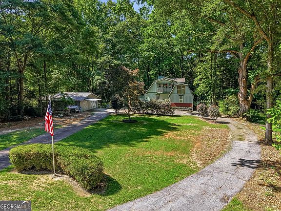2nd image of 327 Lewis Cir