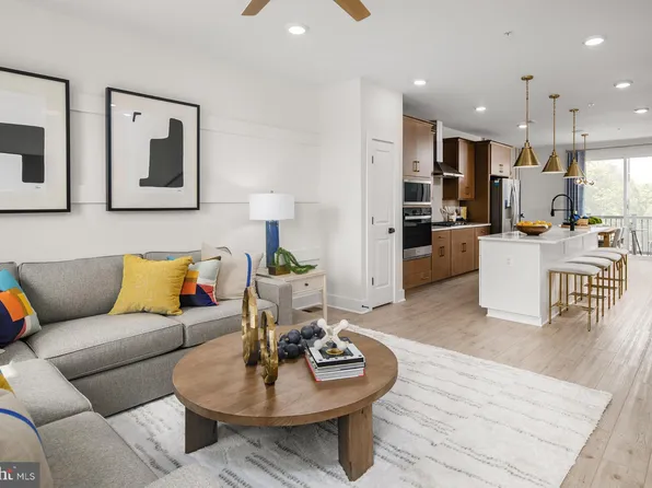 2721 Light St, Baltimore, MD 21230