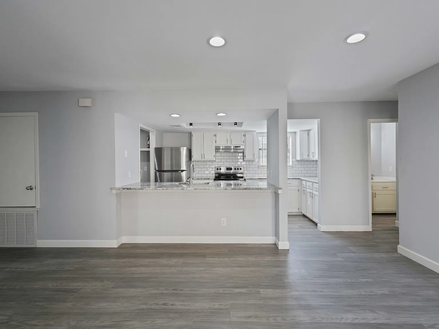 2 bed, 1050 sqft, $1,350 — Photo 2