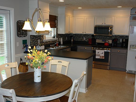 2nd image of 171 Village Trl