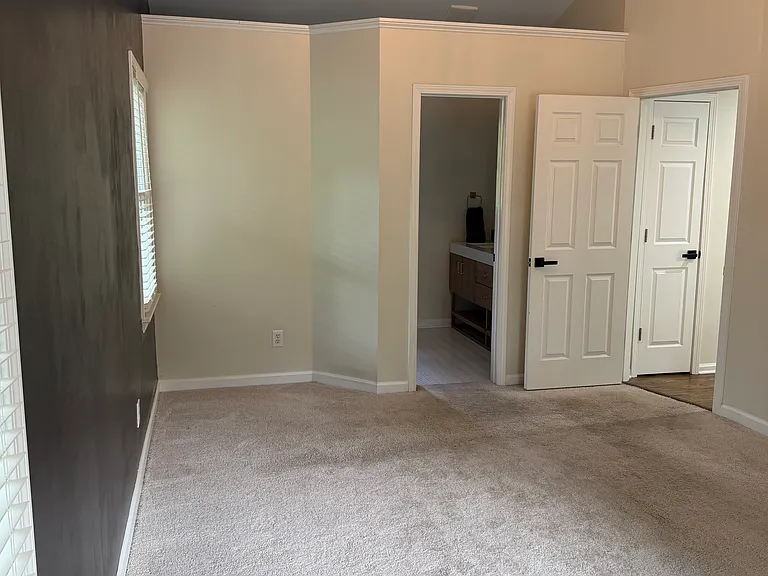 614 Percy St — Photo 16