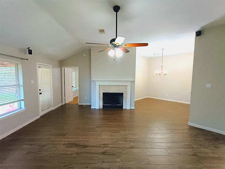3821 Pin Oak Dr N — Photo 5