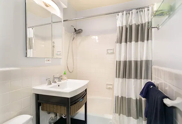 Sold by Century 21 Metropolitan | media 4