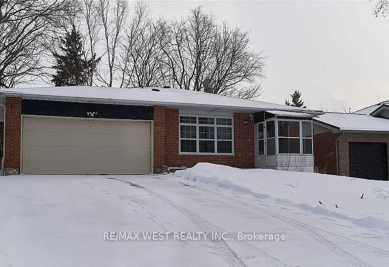 323 Centre St — Photo 3