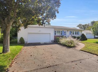 11 Penn Rd, Manchester, CT 06042