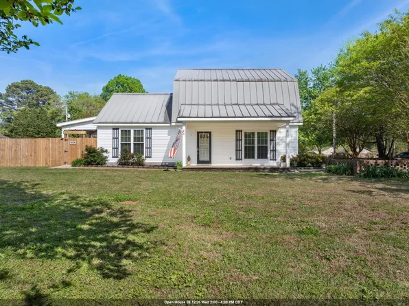 10 Montclair Dr, Killen, AL 35645