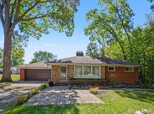 21695 Rougewood Dr, Southfield, MI 48033