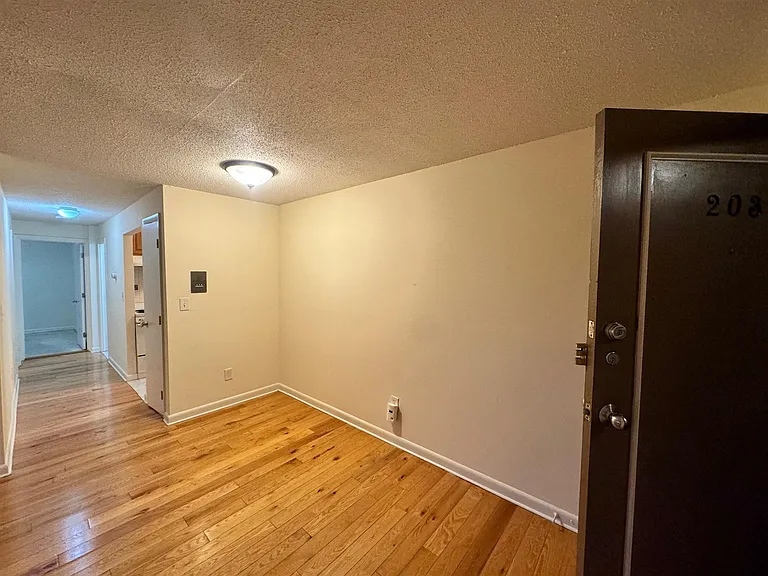 82 Highland Ave — Photo 2