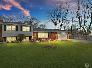 1018 E Main St, Barrington, IL 60010