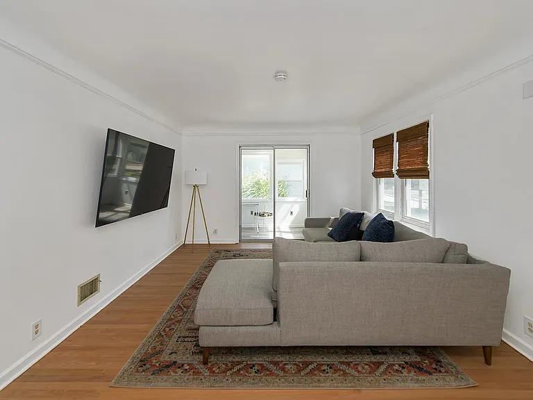5116 Mason St — Photo 3