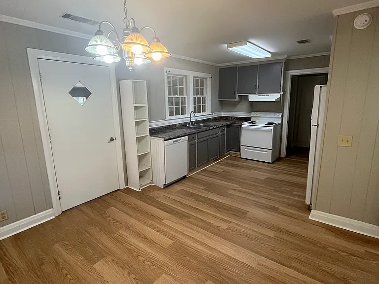 333 E Main St — Photo 16