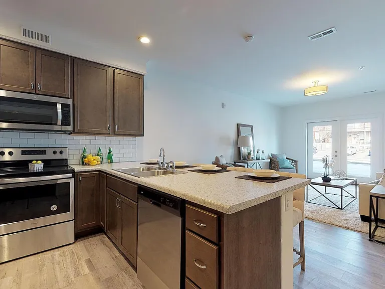 1001 Russell Blvd — Photo 2