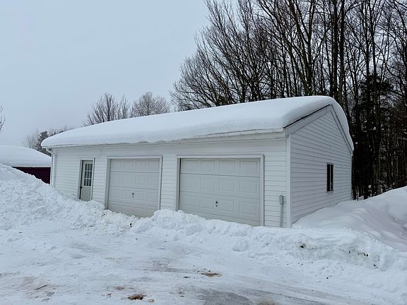 3rd image of 609 W Six Mile Rd