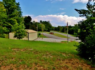 926 Lovely Bluff Rd, Rocky Top, TN 37769