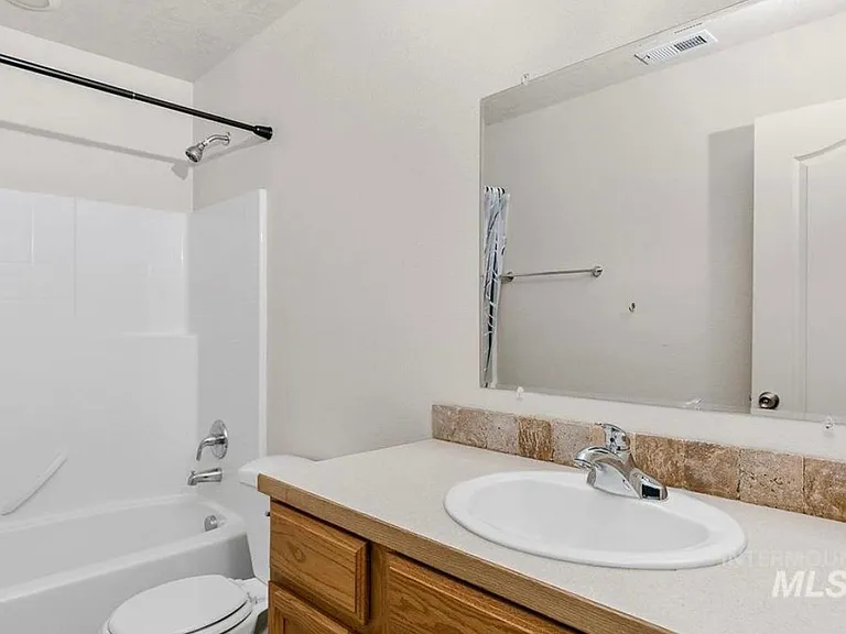 140 SW Quaker Dr — Photo 9
