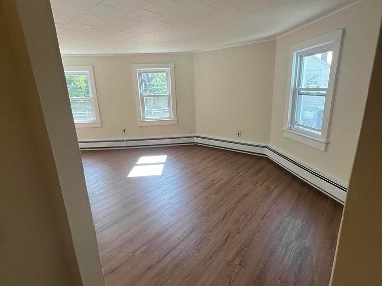 148 W Sylvania Ave #B — Photo 8