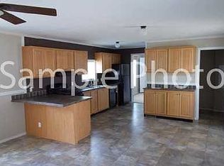 3913 Cedar Knoll Cir, Waterloo, IA 50701