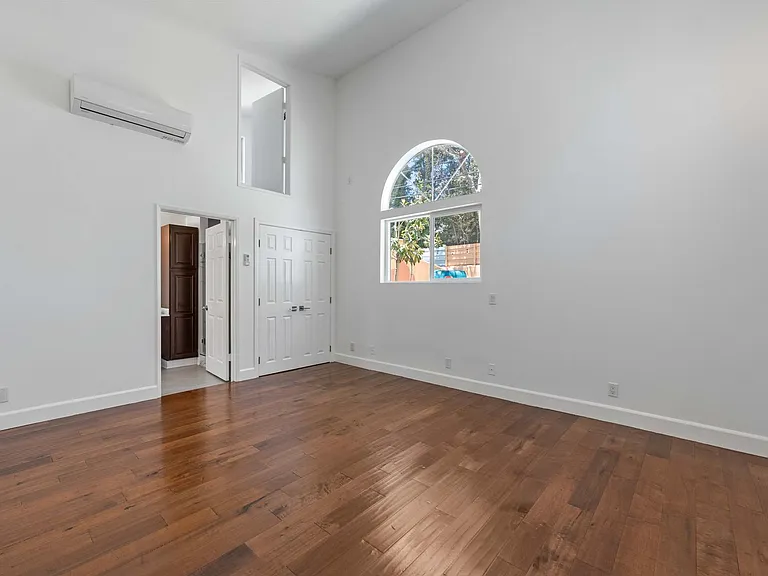 4733 Ambrose Ave — Photo 16