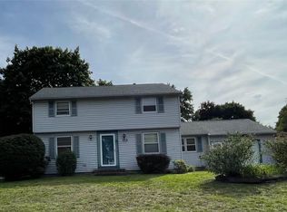 115 Woolacott Rd, Rochester, NY 14617